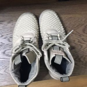 brand new cream color nike’s